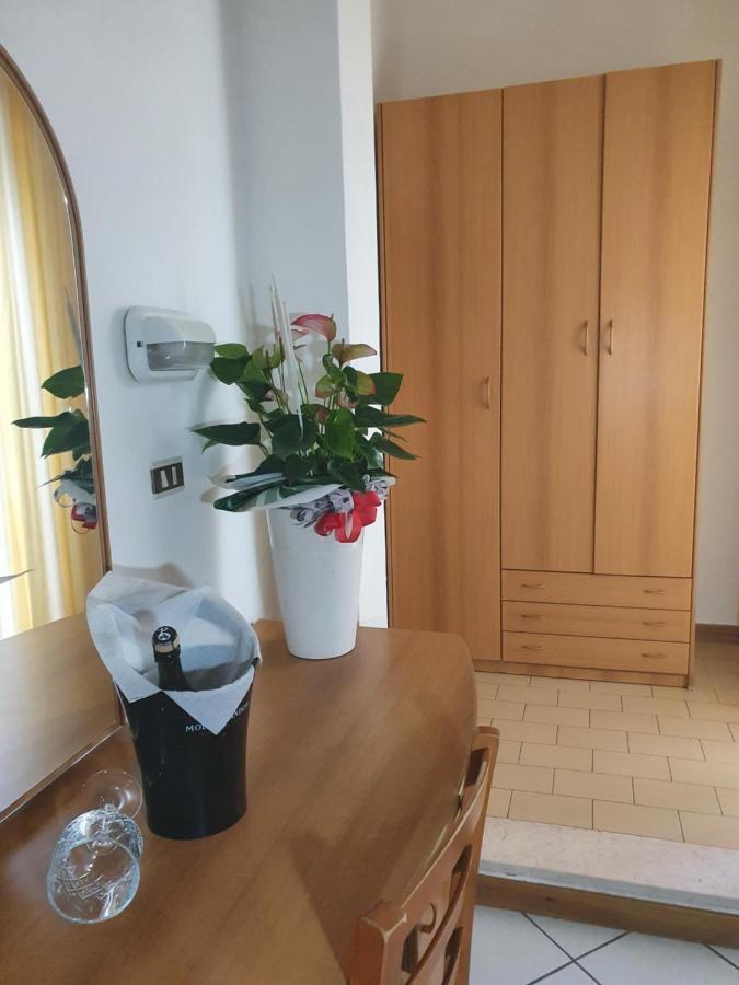 Hotel Venezia San Mauro Mare Habitación foto