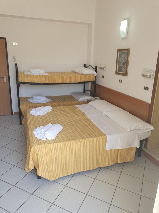 Hotel Venezia San Mauro Mare Habitación foto